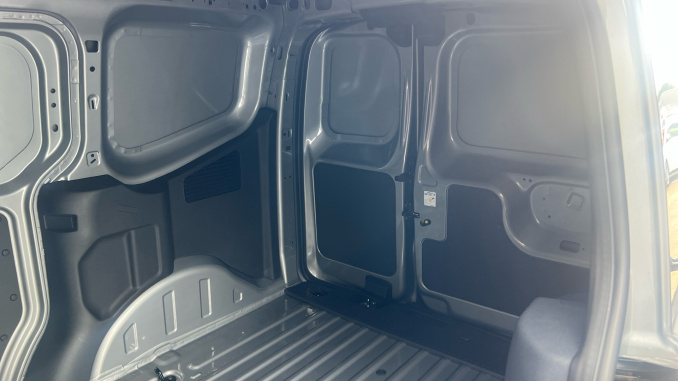 Ford Transit Courier E-Transit Courier 100kW 43kWh Trend Van Auto - Image 16
